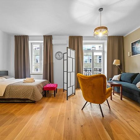 Piekna Yellow Studio Warsaw Ngoại thất bức ảnh